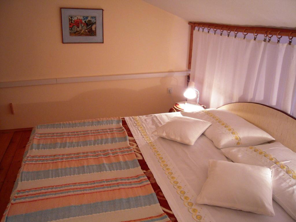 Apartments Ljuba I Mare Малинська Екстер'єр фото